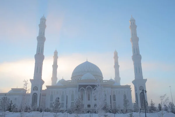 Mesquita na manhã fria de inverno — Fotografia de Stock