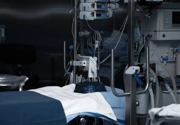 Hastanede donanımlı ameliyathane — Stok fotoğraf