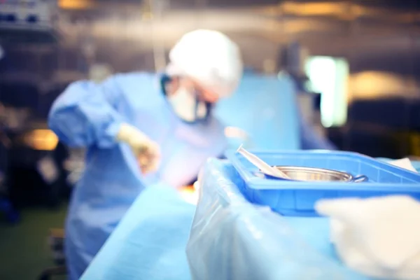 Silhouette del chirurgo operatorio in ospedale — Foto Stock