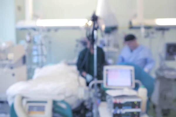 Krankenhausstation mit arbeitendem Personal, unkonzentrierter Hintergrund — Stockfoto