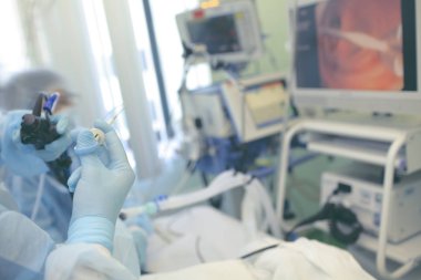 Doktor tıbbi endoskopi yordam sağlar