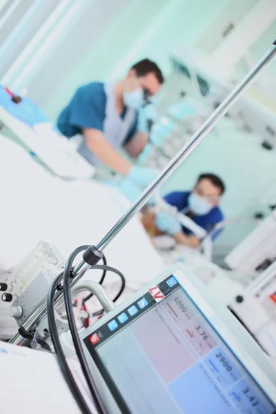 Werkende artsen in de Icu — Stockfoto