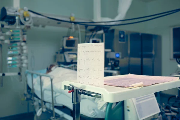 Hastane koğuşunda tıbbi belgeleri — Stok fotoğraf
