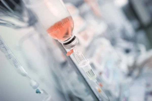 Intraveneuze infusie van medische oplossing — Stockfoto