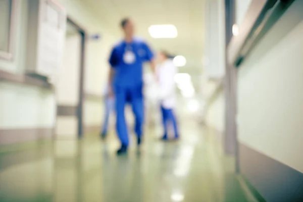 Koridorda odaklanmamış arka plan hayattan hastane — Stok fotoğraf
