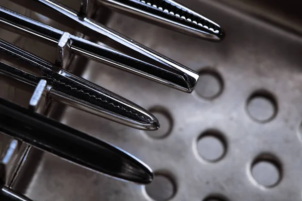 Werkzeugkasten für chirurgische Instrumente aus Stahl — Stockfoto