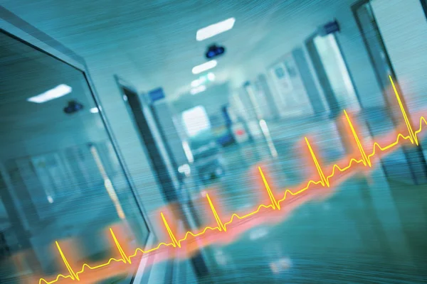 Линия ЭКГ и больничный коридор, концепция экстренной помощи — стоковое фото