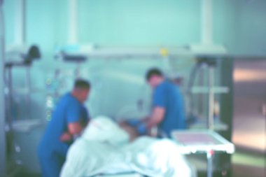 İki çalışma odaklanmamış yoğun bakım ünitesi tıbbi bizzat