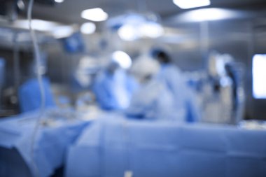 Ameliyat odasında odaklanmamış arka plan zor iş