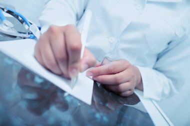 Doktor hastaya göre inci medikal tedavi reçete
