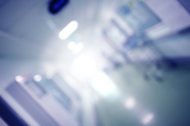 Koridor corrid sonunda parlak ışık ile bina sağlık