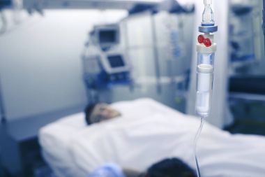 Kadın hasta yatağının görev ve de uyuyor