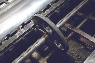 Eski bir baskı makine parçası