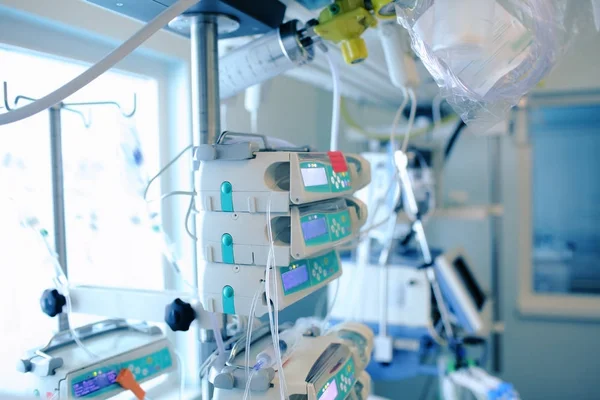 병원 집중 치료 단위에 전문 장비 — 스톡 사진