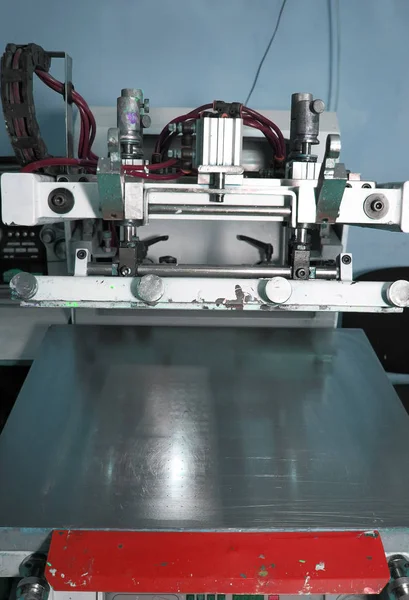 Μηχάνημα διαλογής μετάξι στο εργαστήριο εκτύπωσης — Φωτογραφία Αρχείου