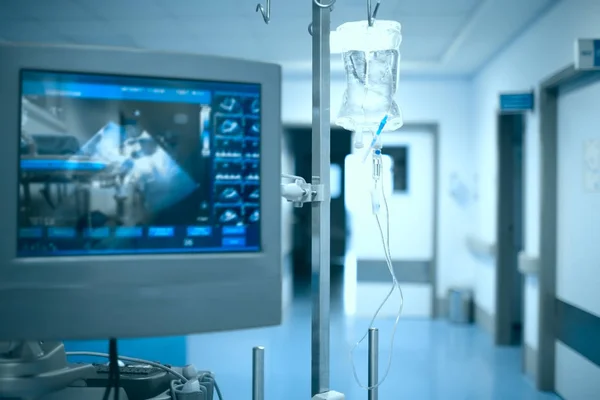 Equipo de soporte vital en el pasillo del hospital, concepto médico — Foto de Stock