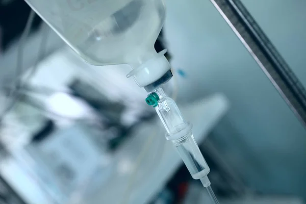 Iv dropper on the steel pole in the hospital ward — Stock Photo, Image