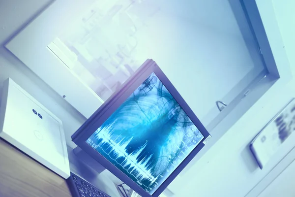 X-ray, monitorowanie procesu leczenia przy użyciu nowoczesnego sprzętu — Zdjęcie stockowe
