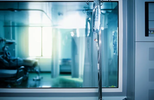 Blurred hospital ward through the observation window — Stock Photo, Image