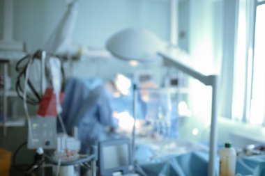 Cerrahlar acil cerrahi sağlayan ile odaklanmamış arka plan 