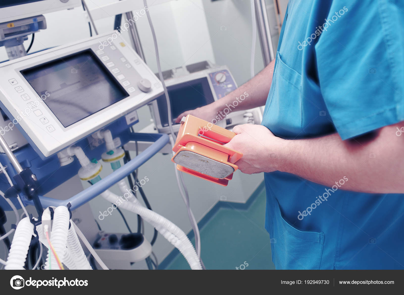 SCARICA ELETTRICA DEFIBRILLATORE