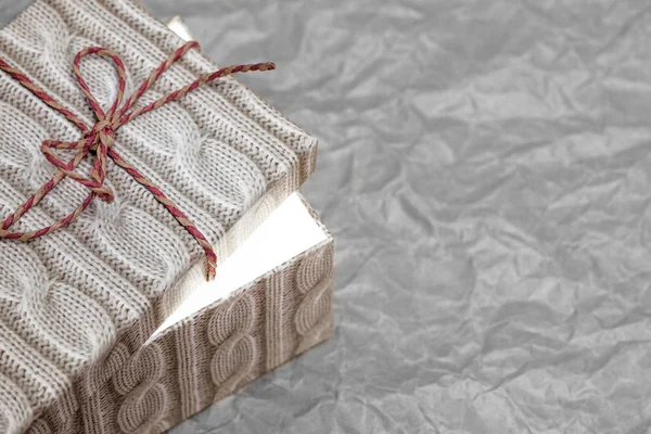 Подарочная Коробка Открытой Крышкой Внутреннее Освещение Концепция Сюрприза Подарка Желание — стоковое фото