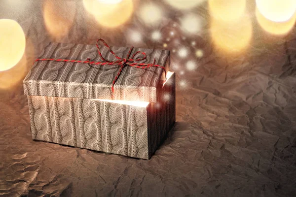 Otevřete Dárkovou Krabici Magickým Světlem Speciálními Efekty Jiskřivé Překvapení Dárková — Stock fotografie