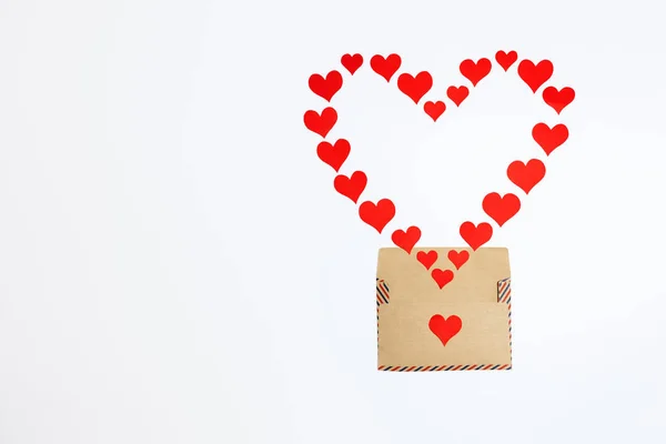 Obálka Rudá Srdce Létají Bílém Pozadí Koncept Valentýna Miluju — Stock fotografie