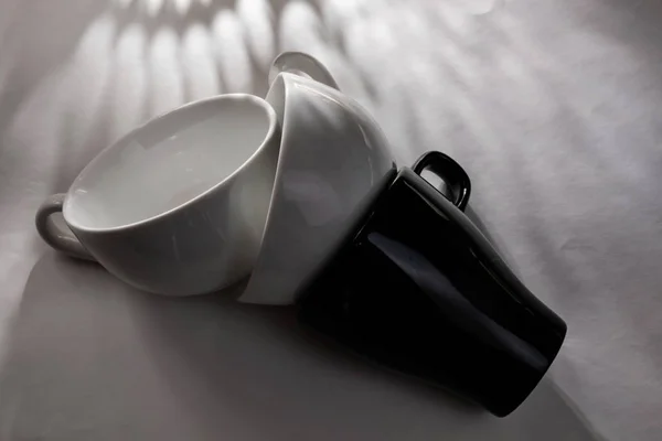 Moderno Elegante Flat Lay Diferentes Xícaras Chá Café Preto Branco — Fotografia de Stock