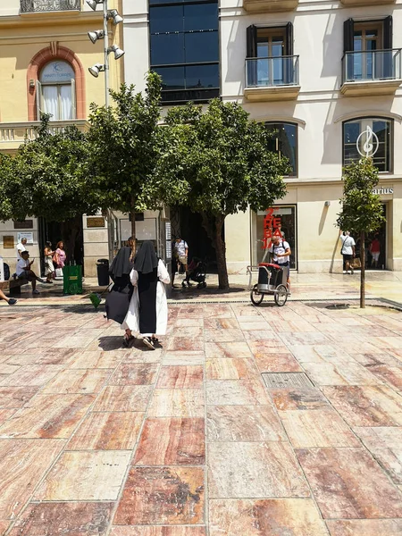 Málaga España Julio 2019 Dos Monjas Católicas Caminan Por Una —  Fotos de Stock