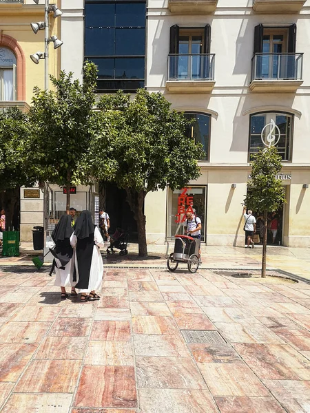 Málaga España Julio 2019 Dos Monjas Católicas Caminan Por Una —  Fotos de Stock