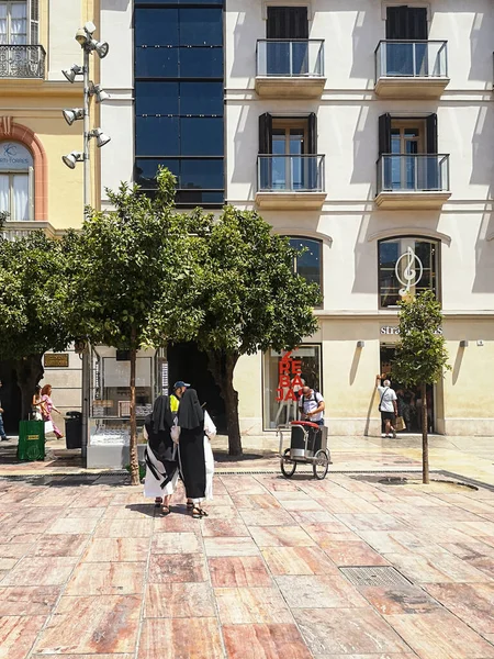 Malaga Spanje Juli 2019 Twee Katholieke Nonnen Lopen Zomer Door — Stockfoto