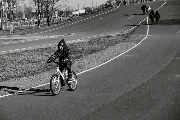 Saint Petersburg Russia March 2020 Little Girl Riding Bike Deserted — Stock Photo, Image