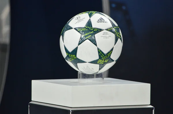 Kiev, UKRAINE - OCT 19, 2016: Official ball of the Champions League — Stock Photo, Image