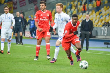 Kiev, Ukrayna - 19 Ekim 2016: Eduardo Salvio (R) Uefa sırasında