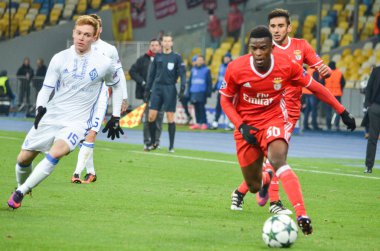 Kiev, Ukrayna - 19 Ekim 2016: Eduardo Salvio (R) Uefa sırasında