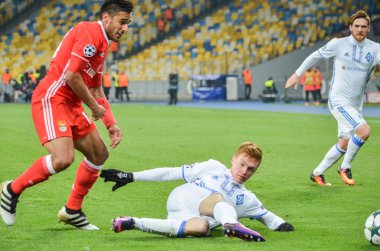 Kiev, Ukrayna - 19 Ekim 2016: Eduardo Salvio (L) Uefa sırasında