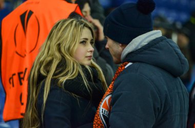 Kharkiv, Ukrayna - 23 Şubat: Çift sırasında Stadyumu'nda aşık 