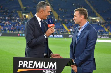 Andriy Şevçenko bir röportaj için İtalyan televizyon Uefa Şampiyonlar Ligi maç sırasında verir