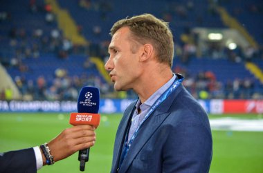 Andriy Şevçenko bir röportaj için İtalyan televizyon Uefa Şampiyonlar Ligi maç sırasında verir