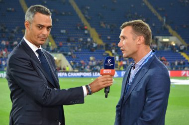Andriy Şevçenko bir röportaj için İtalyan televizyon Uefa Şampiyonlar Ligi maç sırasında verir