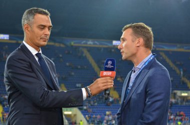 Andriy Şevçenko bir röportaj için İtalyan televizyon Uefa Şampiyonlar Ligi maç sırasında verir