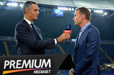 Andriy Şevçenko bir röportaj için İtalyan televizyon Uefa Şampiyonlar Ligi maç sırasında verir