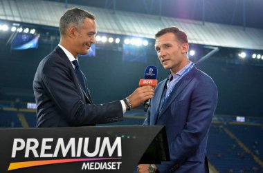 Andriy Şevçenko bir röportaj için İtalyan televizyon Uefa Şampiyonlar Ligi maç sırasında verir