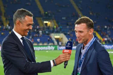 Andriy Şevçenko bir röportaj için İtalyan televizyon Uefa Şampiyonlar Ligi maç sırasında verir