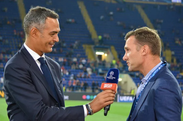 Andriy Şevçenko bir röportaj için İtalyan televizyon Uefa Şampiyonlar Ligi maç sırasında verir