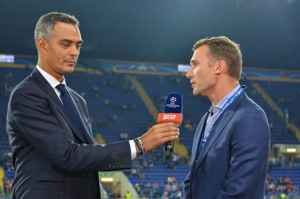 Andriy Shevchenko gives an interview to Italian television during the UEFA Champions League match — Stock Photo, Image