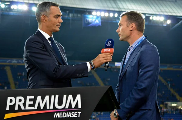 Andriy Şevçenko bir röportaj için İtalyan televizyon Uefa Şampiyonlar Ligi maç sırasında verir