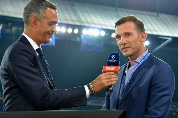Andriy Şevçenko bir röportaj için İtalyan televizyon Uefa Şampiyonlar Ligi maç sırasında verir