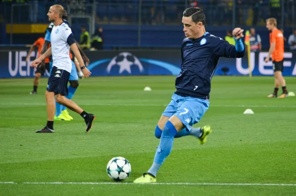 Jugador de fútbol durante el partido de la UEFA Champions League entre Shakhtar vs SSC Napoli — Foto de Stock